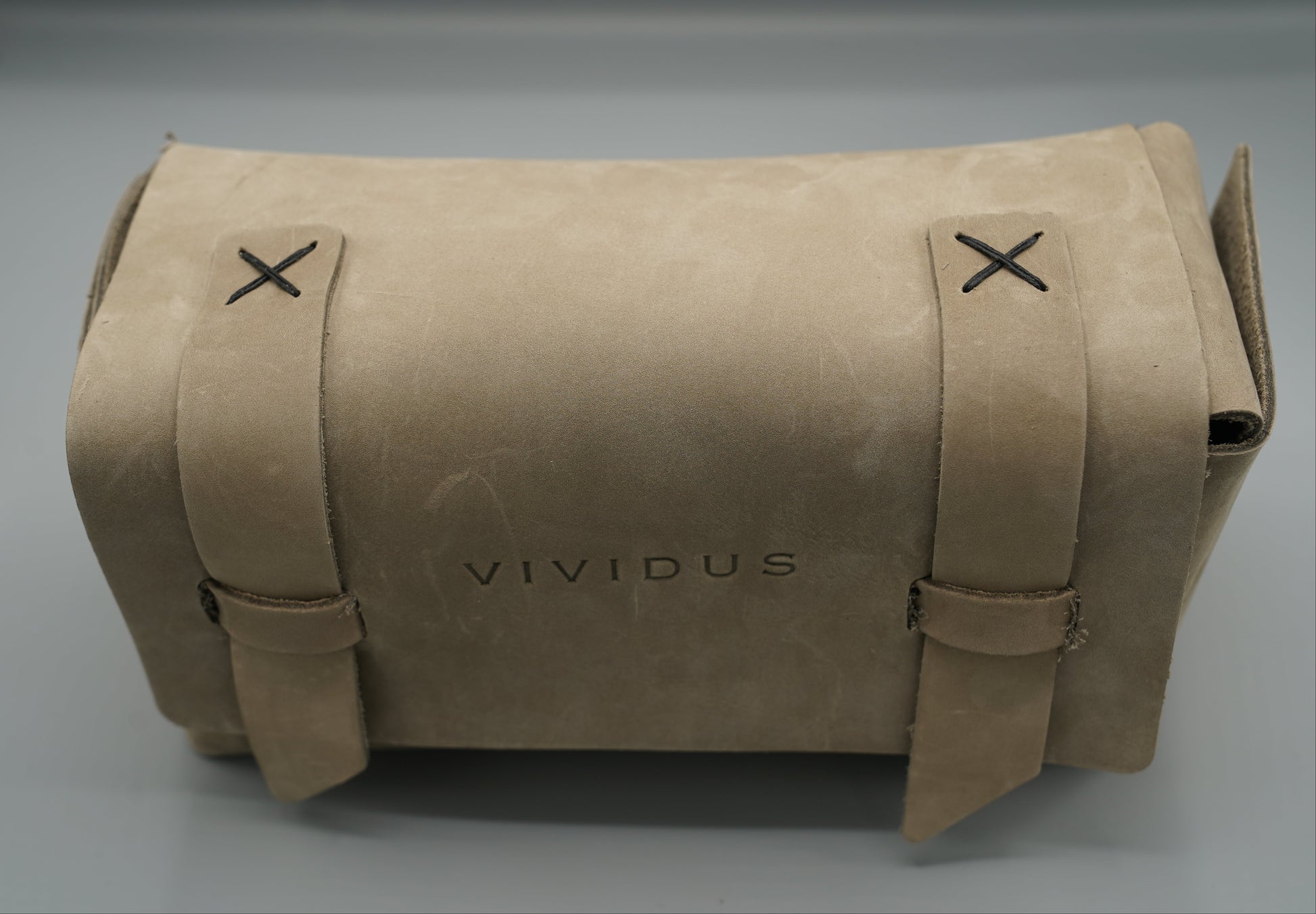 Leather Dopp Kit Bag roll-up bag with 'VIVIDUS' branding on a gray background