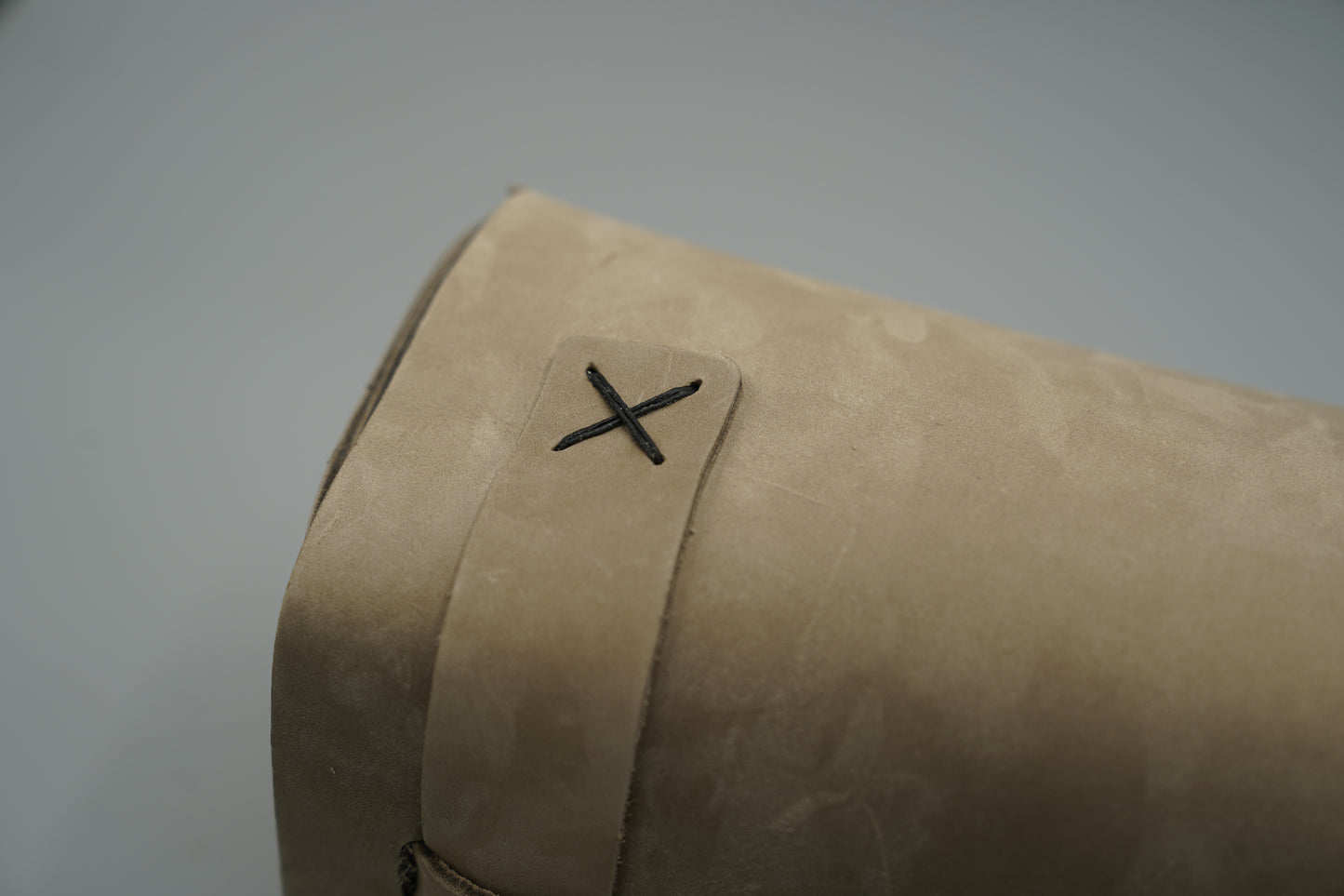 Leather Dopp Kit Bag roll-up bag with 'VIVIDUS' branding on a gray background