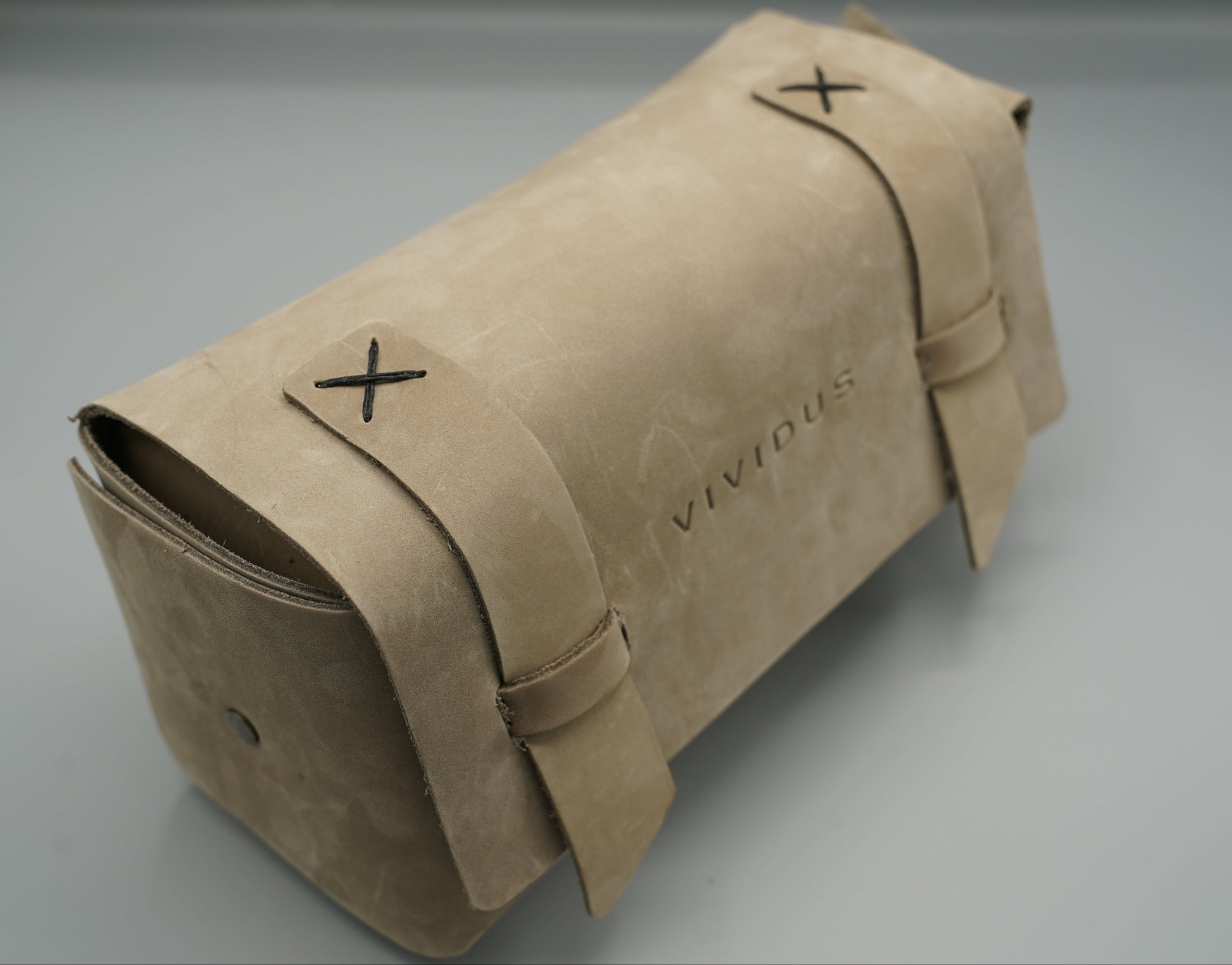 Leather Dopp Kit Bag roll-up bag with 'VIVIDUS' branding on a gray background