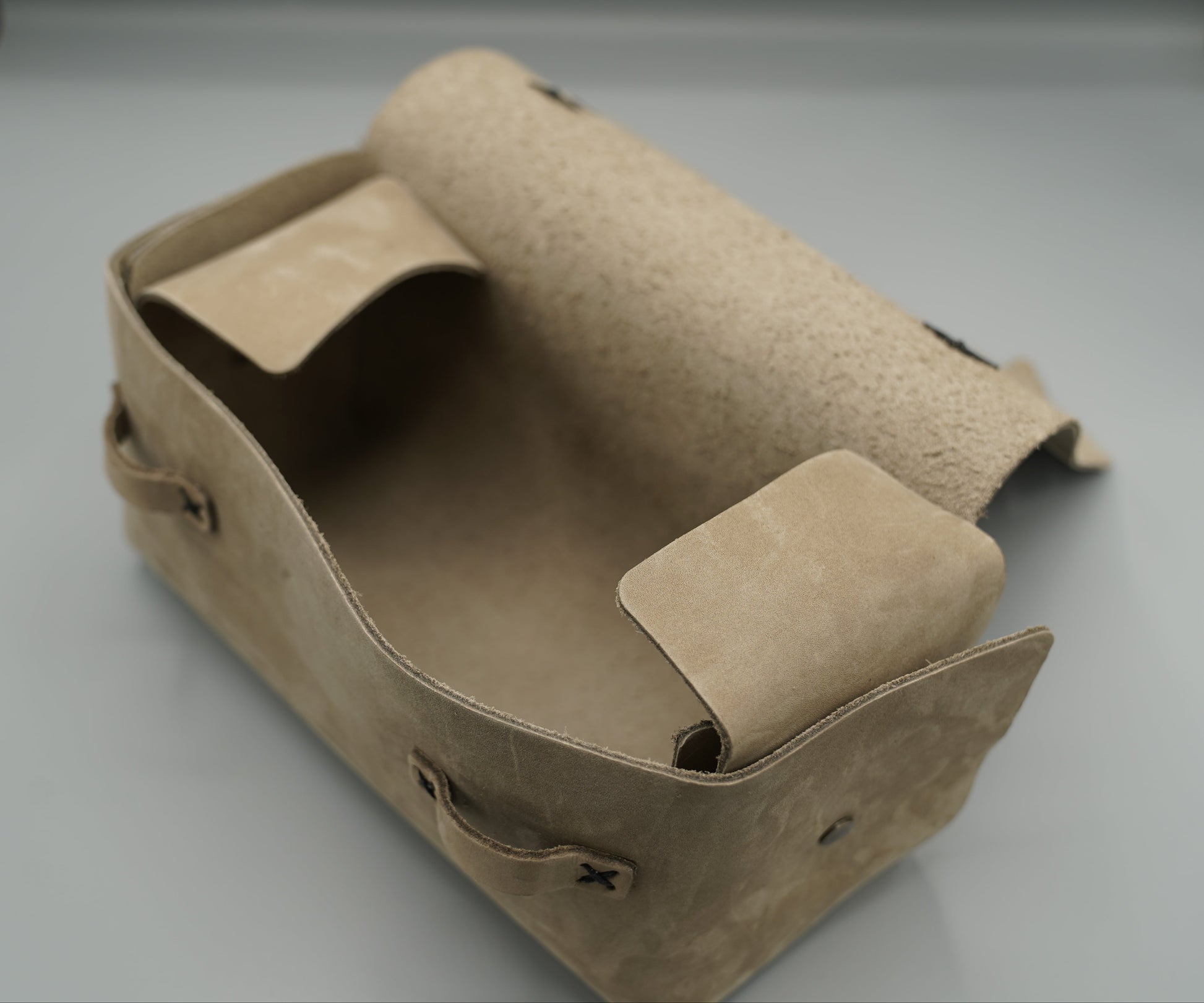 Leather Dopp Kit Bag roll-up bag with 'VIVIDUS' branding on a gray background