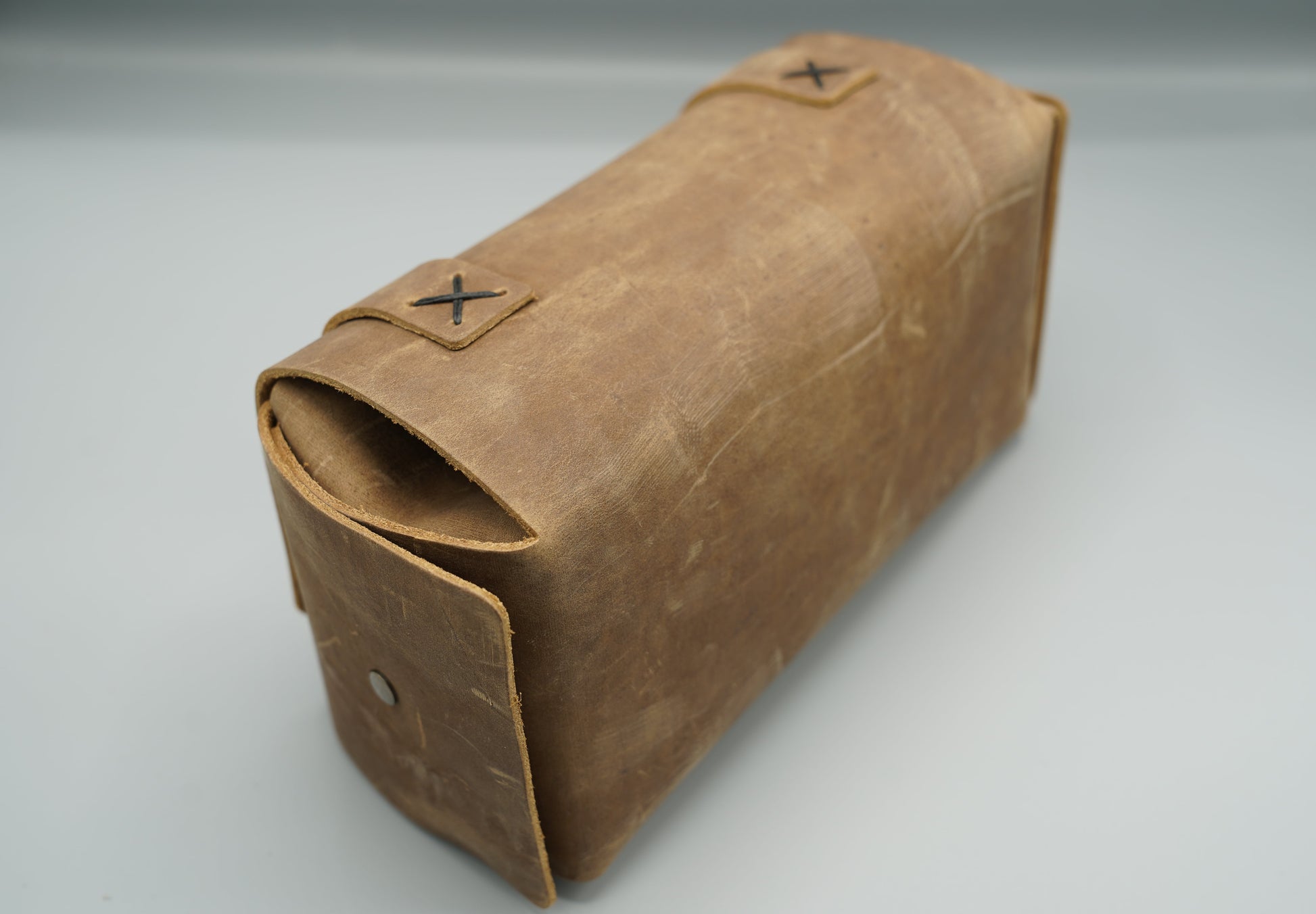 Distressed broen Leather Dopp Kit Bag roll-up bag with 'VIVIDUS' branding on a gray background