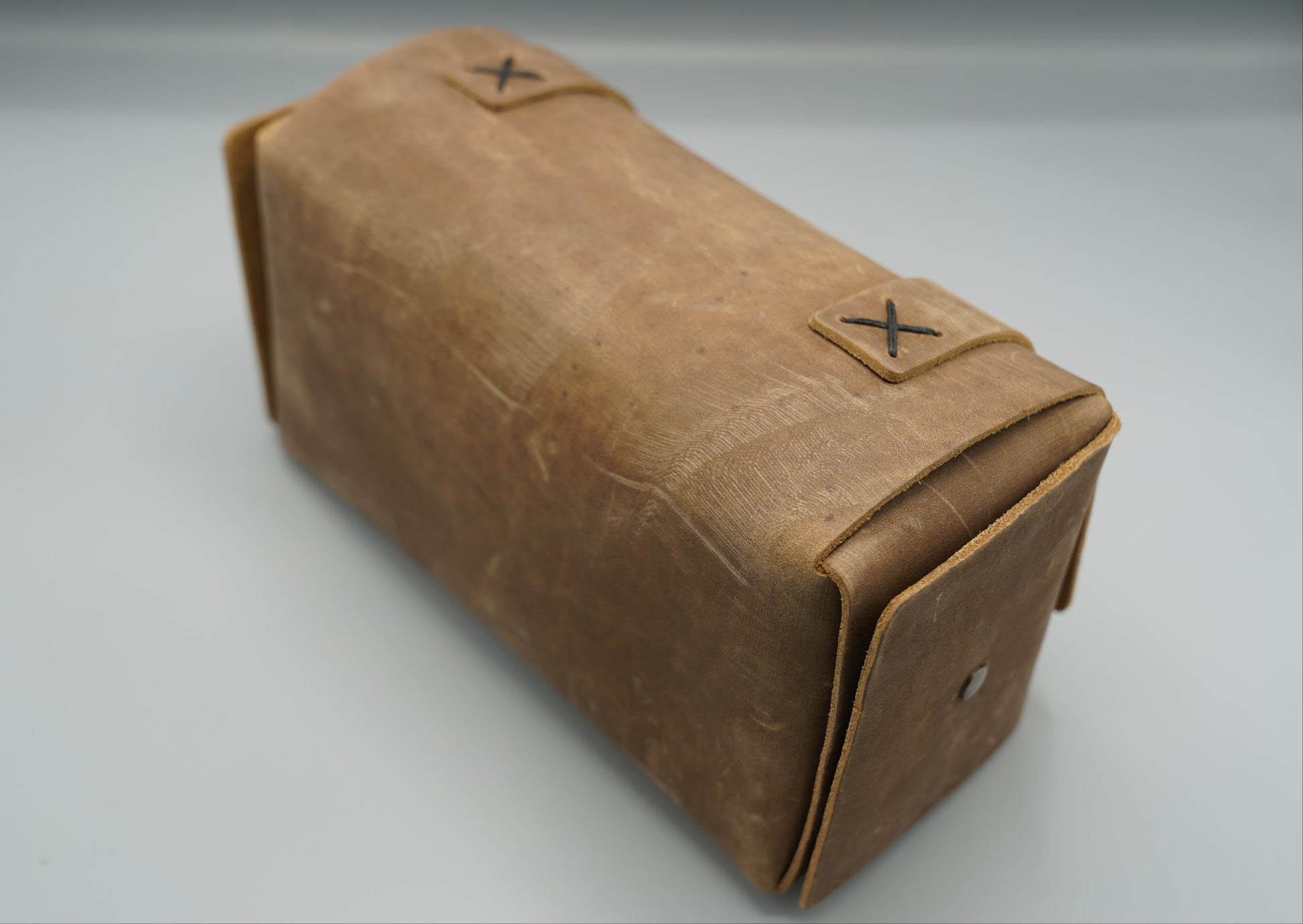 Distressed broen Leather Dopp Kit Bag roll-up bag with 'VIVIDUS' branding on a gray background