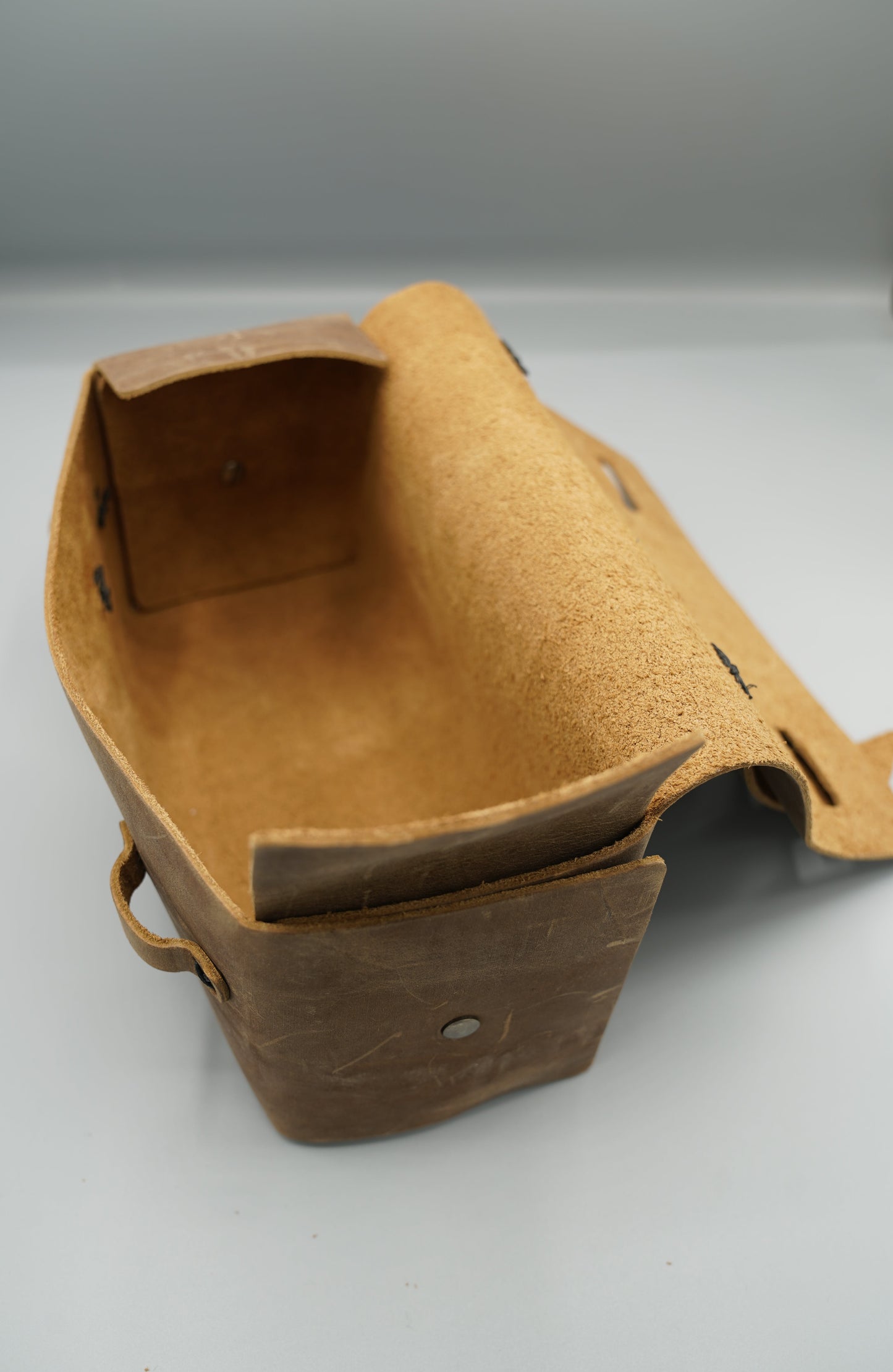Distressed broen Leather Dopp Kit Bag roll-up bag with 'VIVIDUS' branding on a gray background