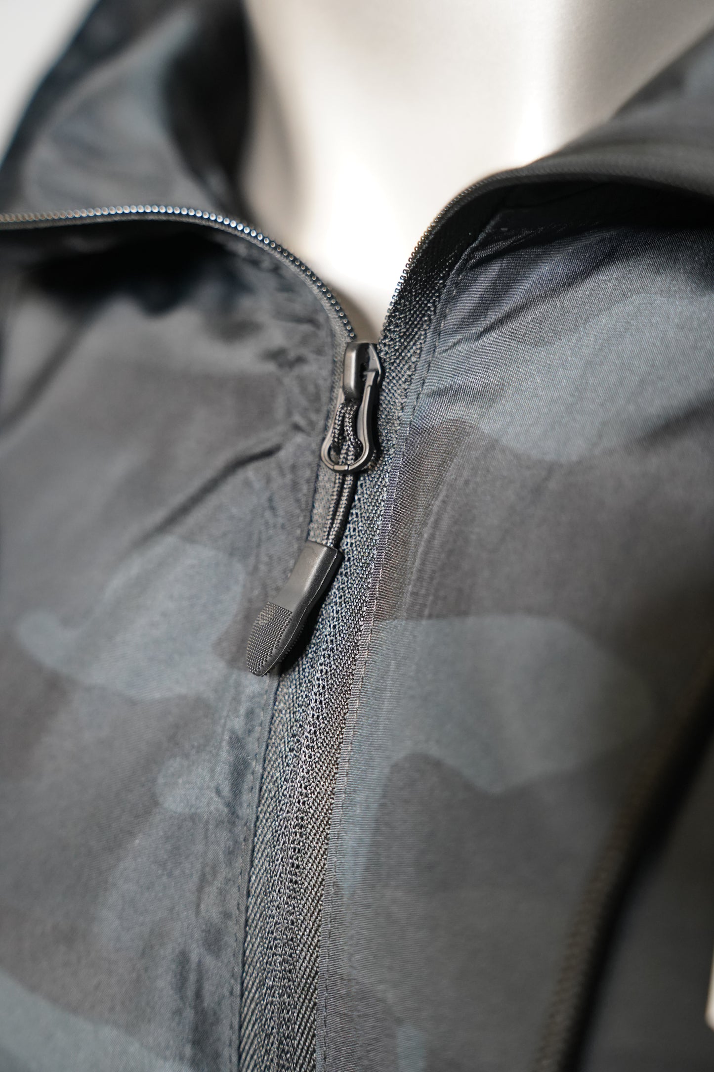 Men's Lightweight Windbreaker